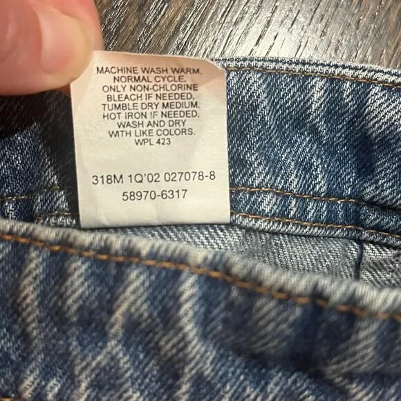 Levis Jeans Womens 12 Blue Buckle Back Cropped High Rise Denim 32x24 Y2K Batwing - Picture 5 of 9